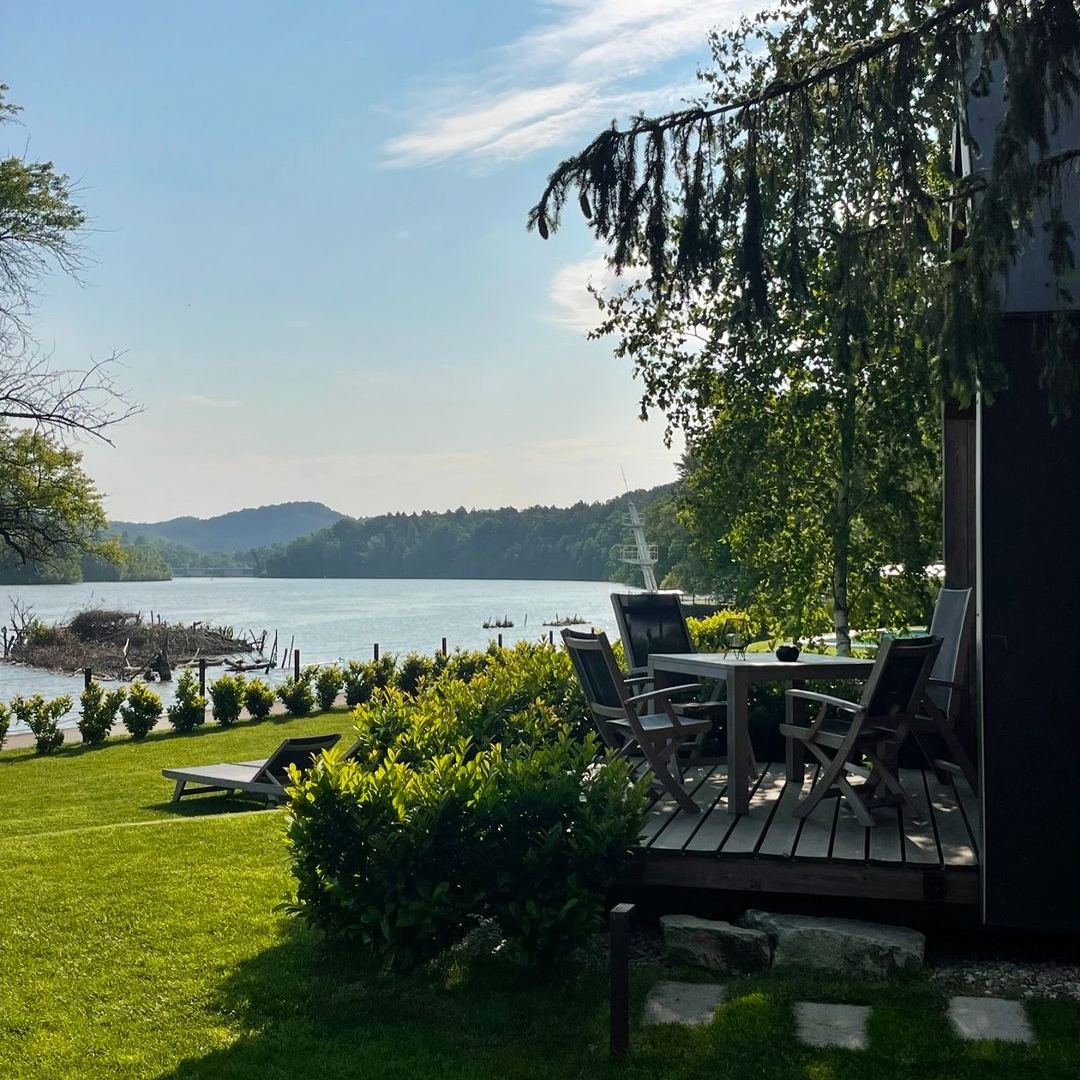 Monday mornings in the riverside village: where the tranquil flow sets the pace for a delightful week ahead.🏕️👌🏼

Enjoy the spring at our luxury glamping site👇🏼🌷

🔗 https://chocolatevillage.eu/packages

#chocolatevillagebytheriver #luxuryresort #glamping #springgetaway #mondayquotes #chocolateparadise #ifeelslovenia #limbus #drava