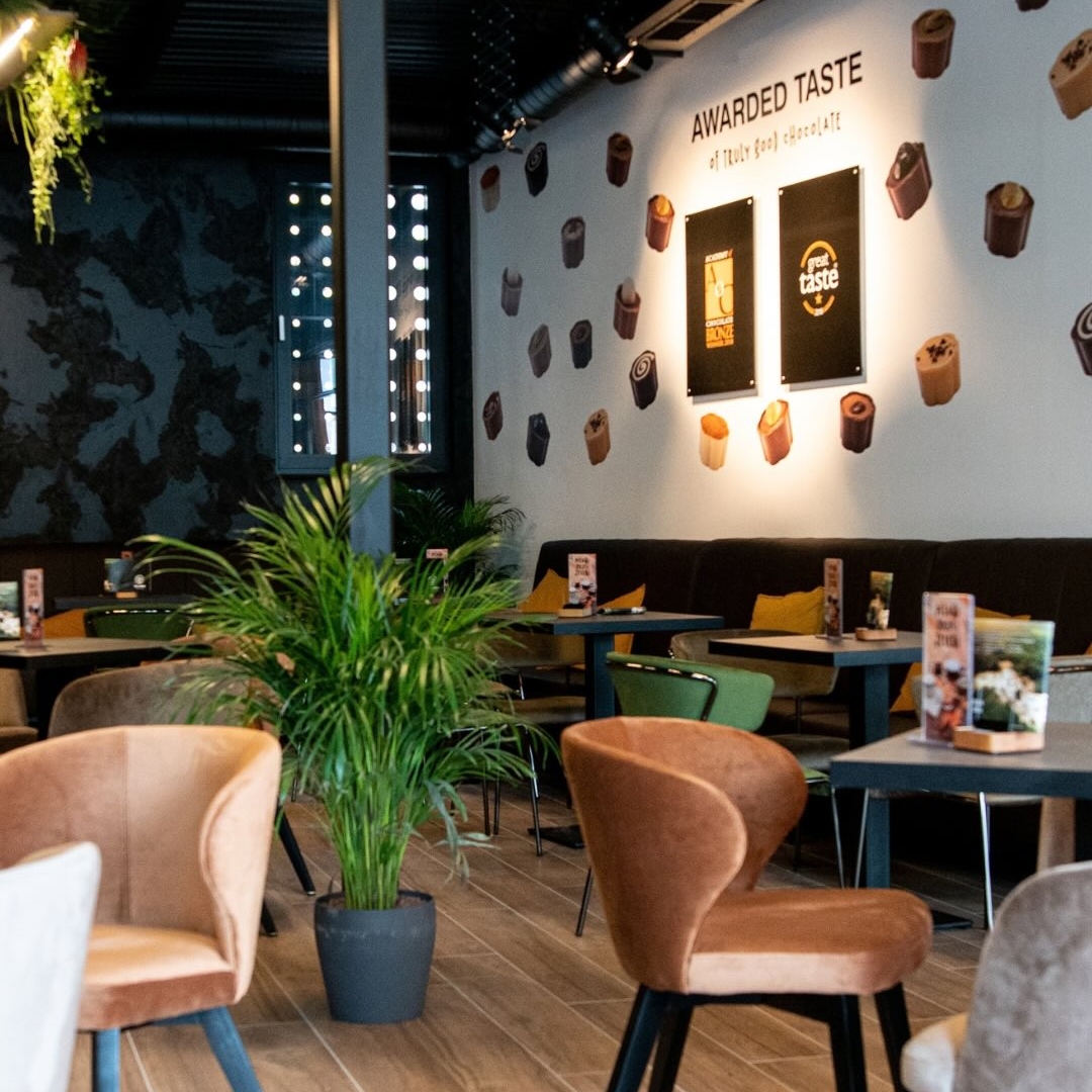 Cozy autumn evenings were practically invented for a visit to Teta Frida 🍨☕️🍰

Teta Frida Chocolate Village Limbuš🤎

#tetafrida #tantefrida #frida #maribor #chocolatevillage